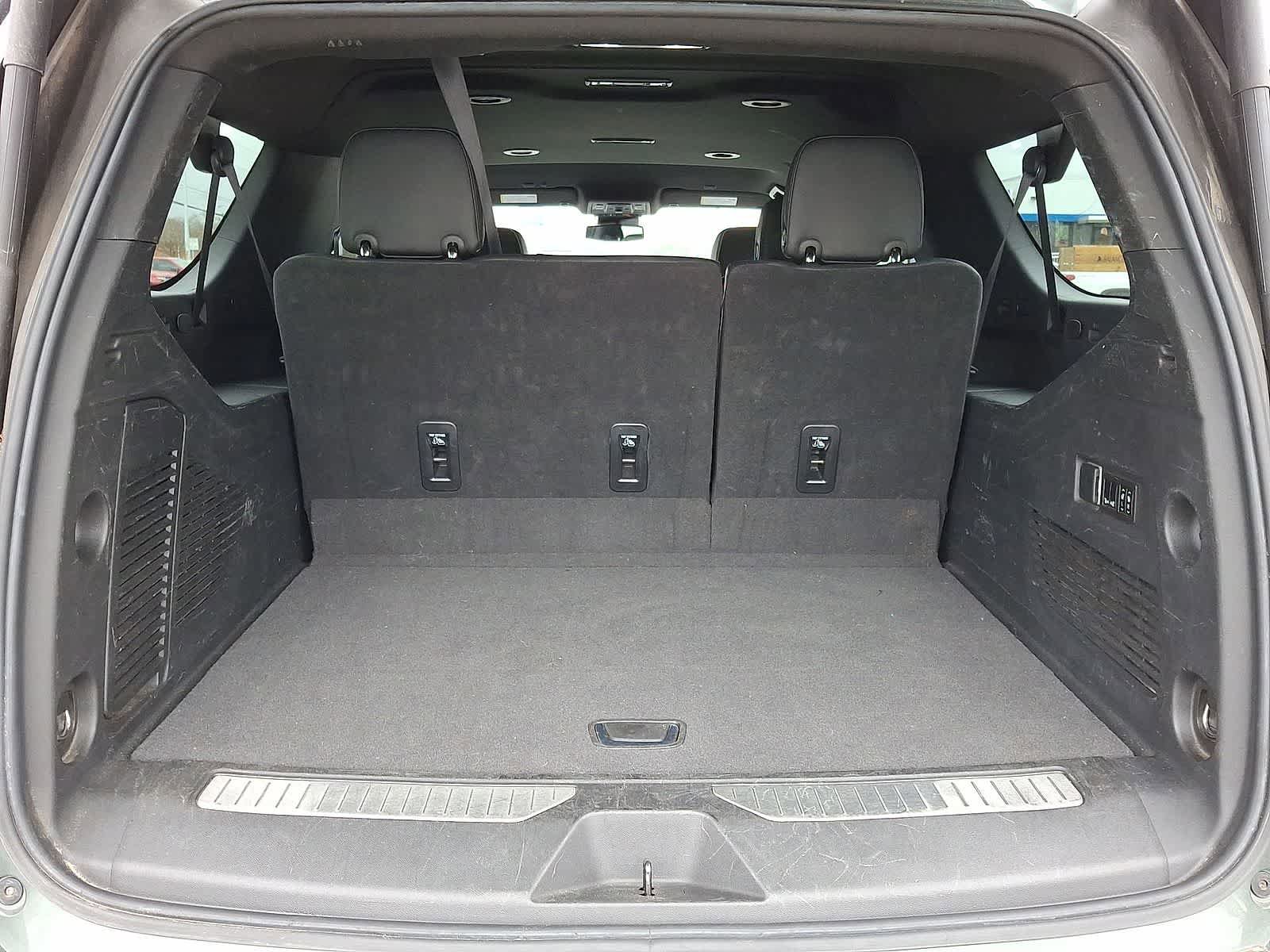 Used 2023 Chevrolet Suburban Premier AWD/4WD image 31