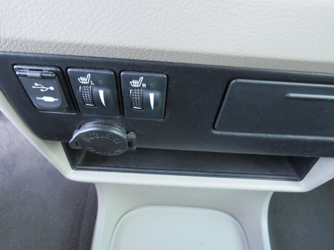 Used 2015 Toyota Sienna XLE w/ XLE Navigation Package FWD image 17