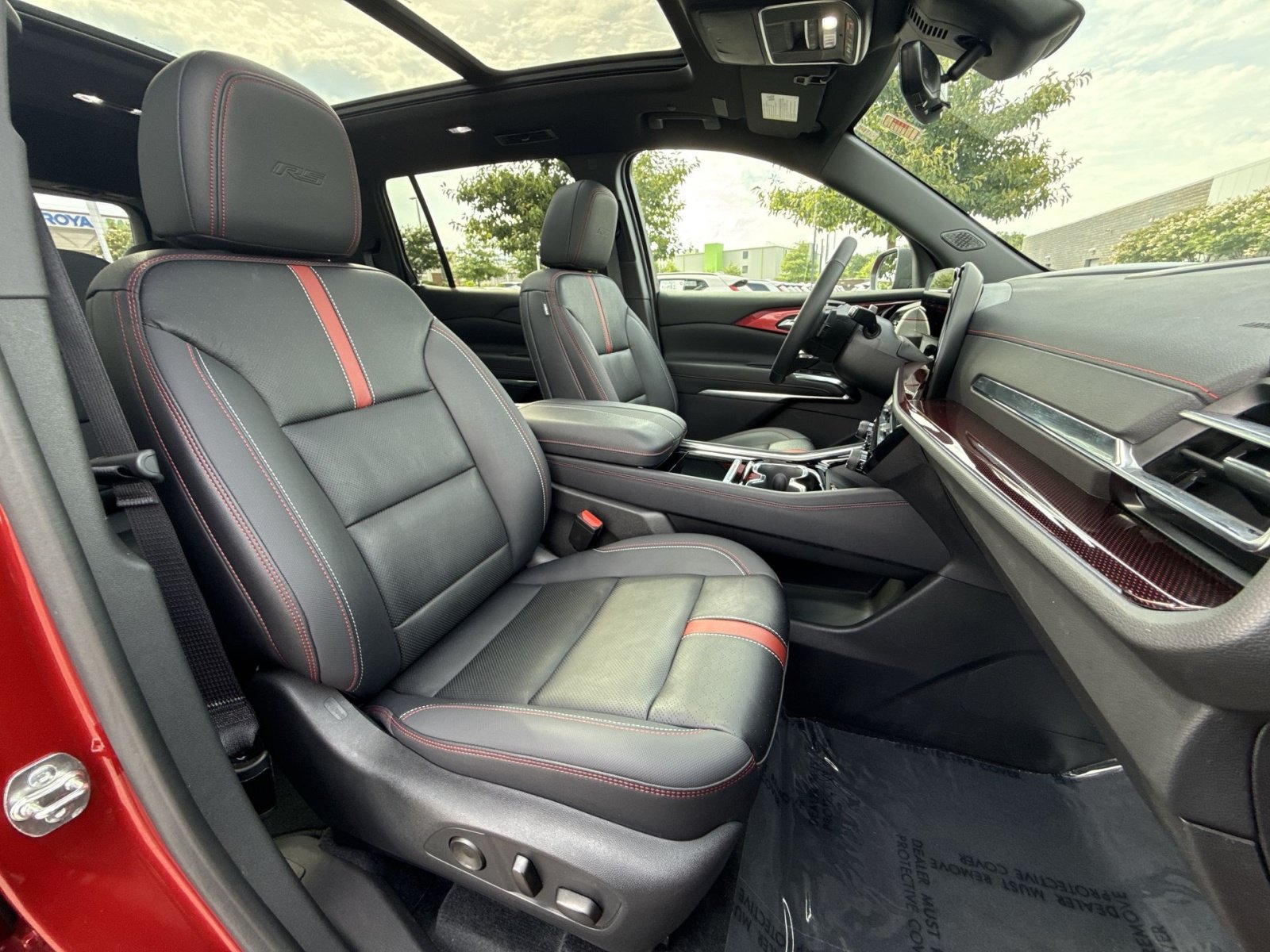 Used 2024 Chevrolet Traverse RS FWD image 28