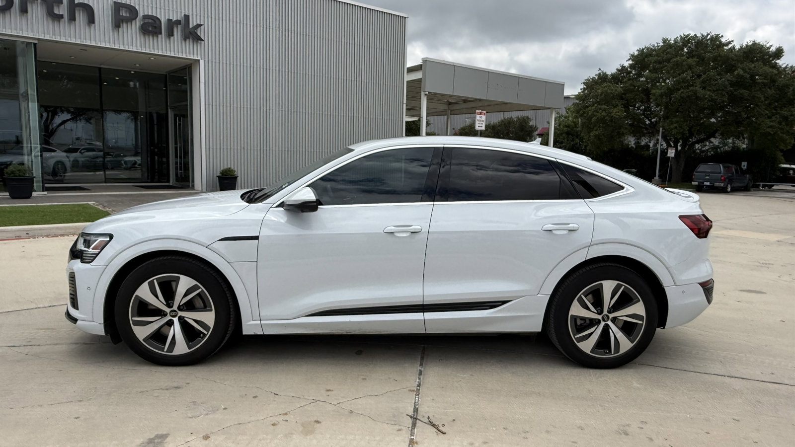 Used 2024 Audi Q8 e-tron Premium Plus w/ Premium Plus Package AWD/4WD image 14
