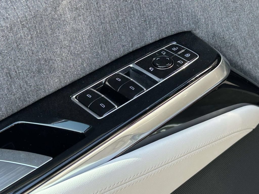 New 2026 Cadillac Escalade ESV Platinum Sport w/ LPO, ONYX Package AWD/4WD image 18