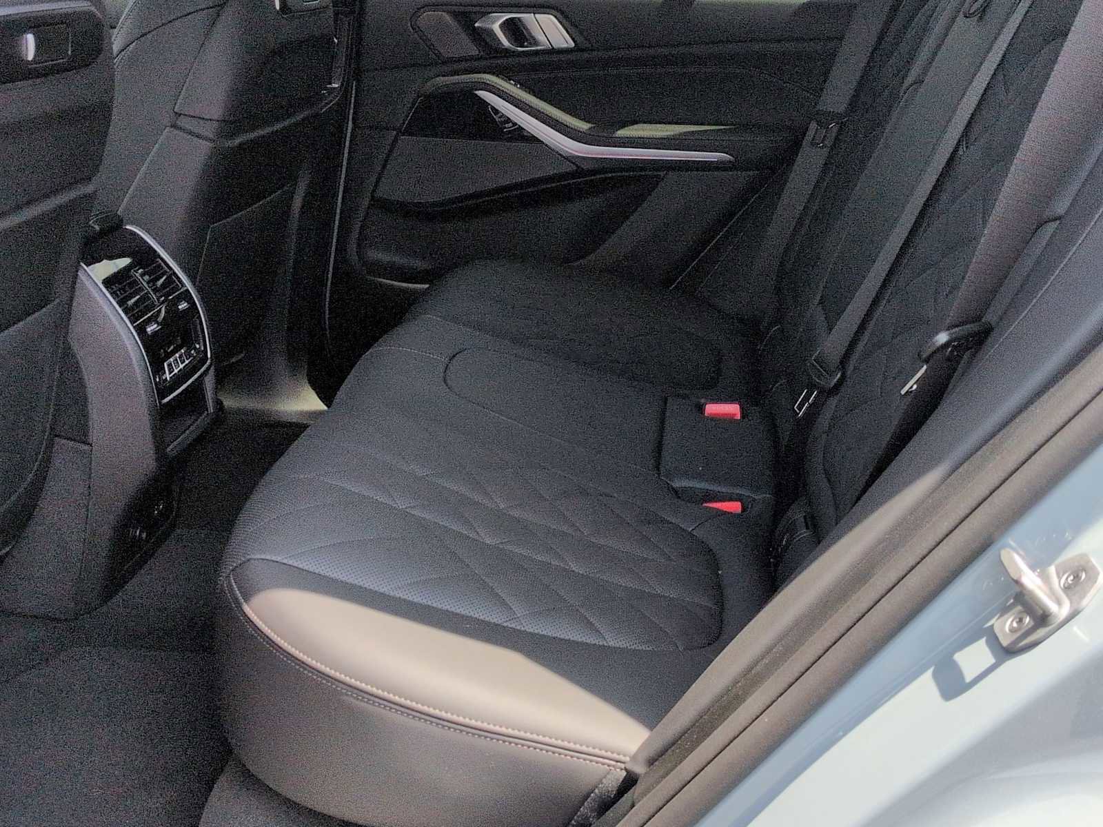 Used 2026 BMW X5 xDrive40i w/ M Sport Package AWD/4WD image 21