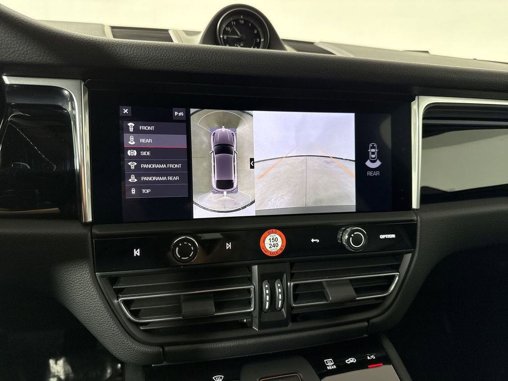 Certified 2025 Porsche Macan image 30