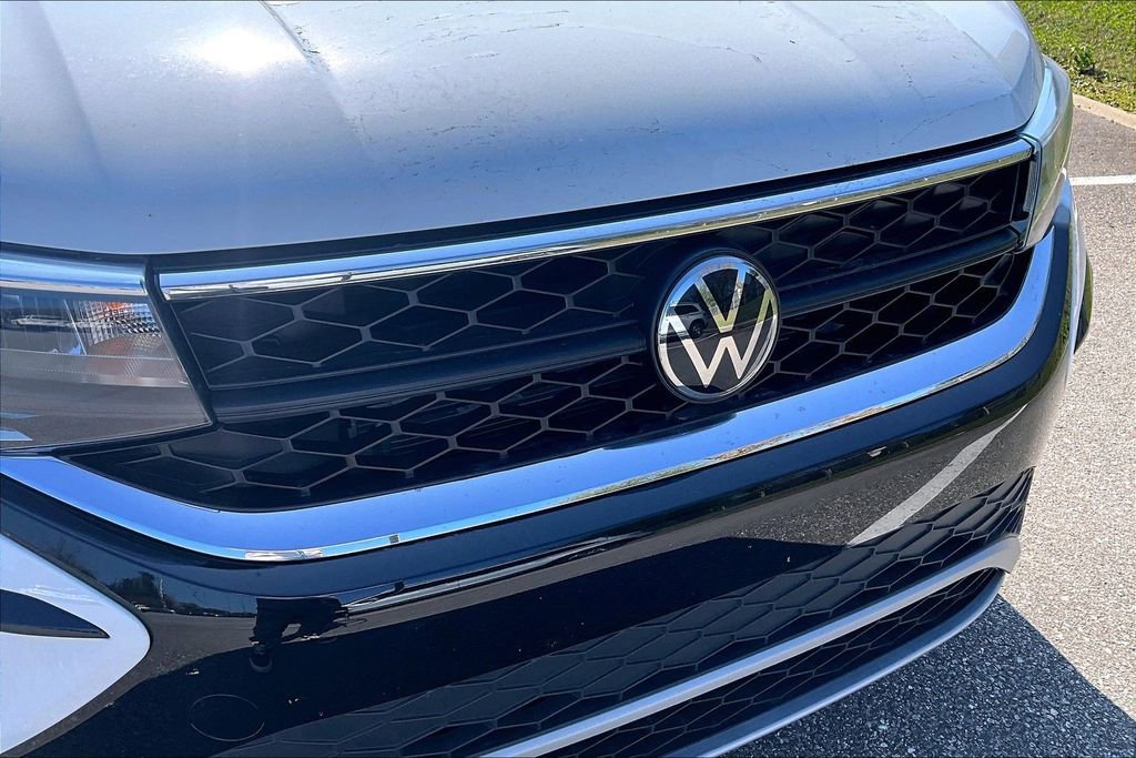 Used 2024 Volkswagen Taos SE image 28