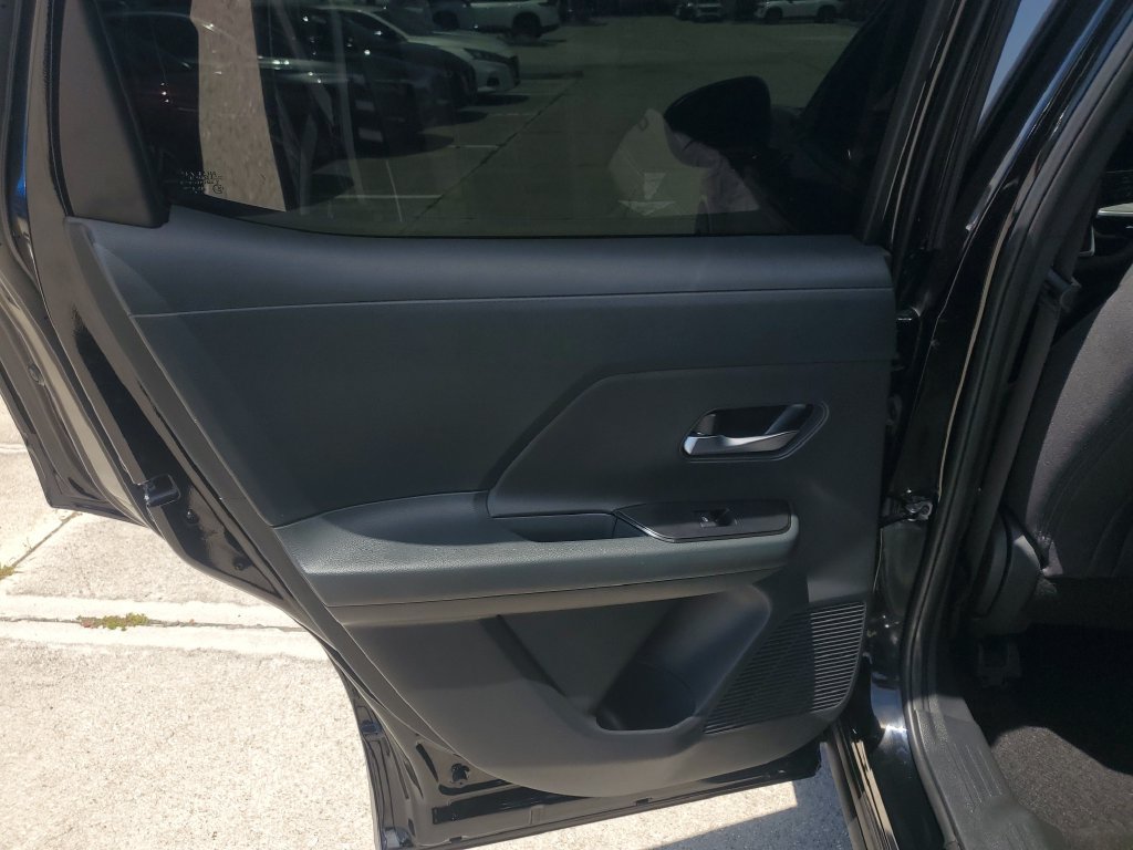 Certified 2025 Nissan Kicks SV FWD image 17