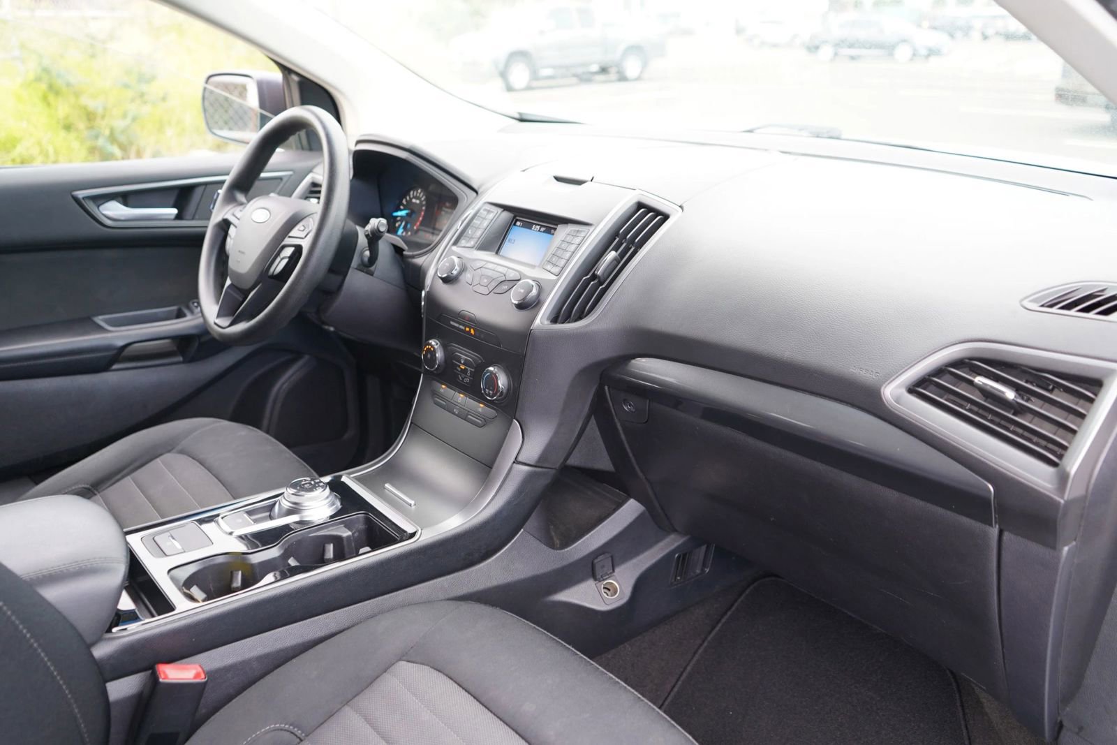 Used 2019 Ford Edge SE image 19