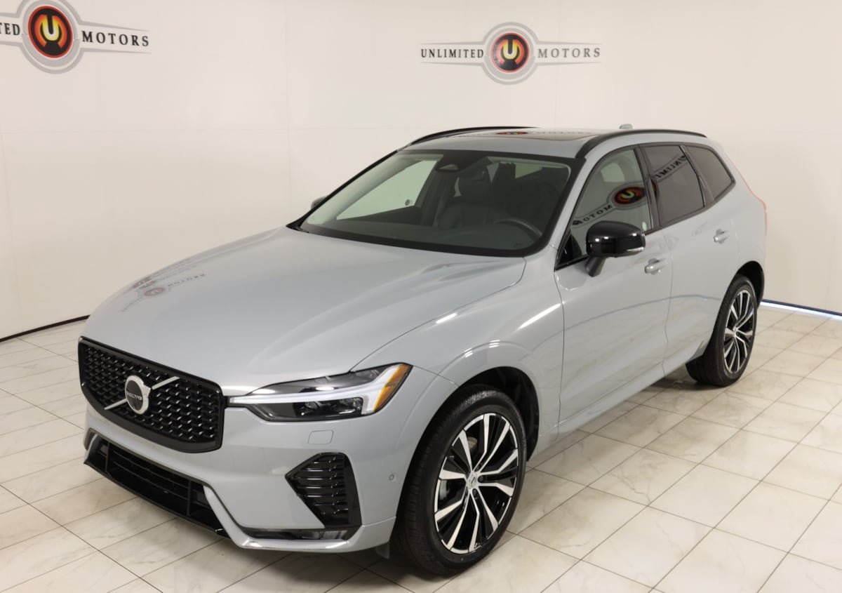 Used 2025 Volvo XC60 B5 Plus AWD/4WD image 35