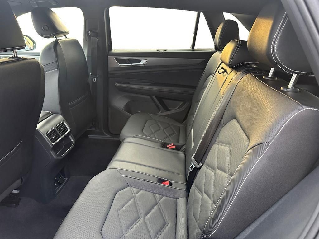 Used 2024 Volkswagen Atlas Cross Sport SE image 13