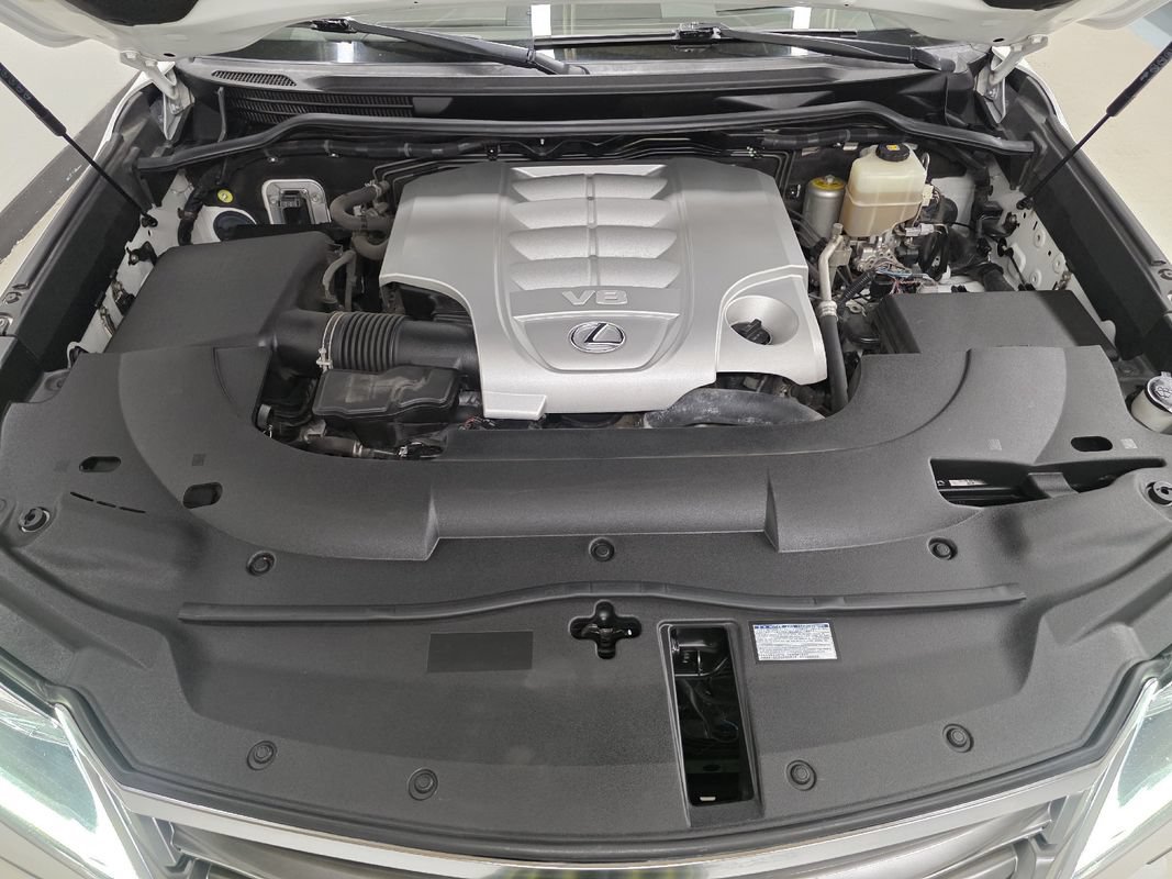 Used 2017 Lexus LX 570 4WD w/ Luxury Package image 60