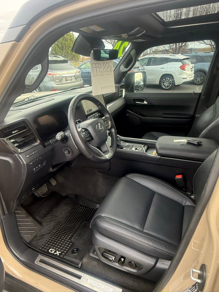 Used 2024 Lexus GX 550 image 4