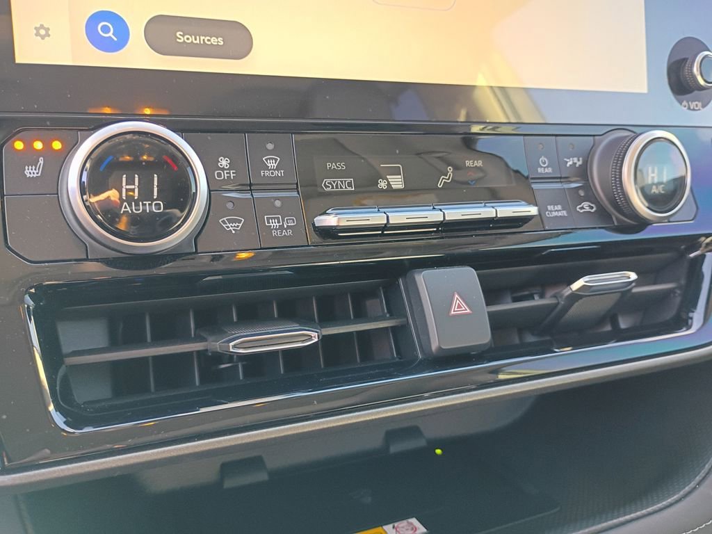 Used 2024 Toyota Highlander XLE image 27