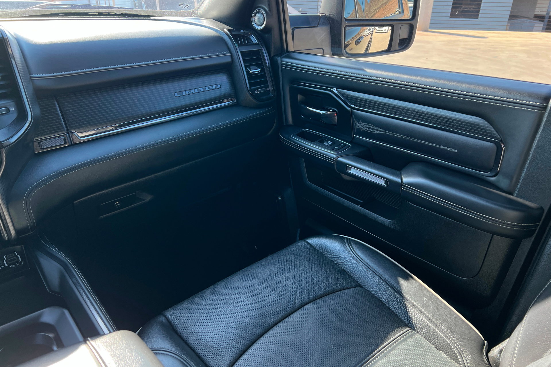 Used 2024 RAM 2500 Limited image 10