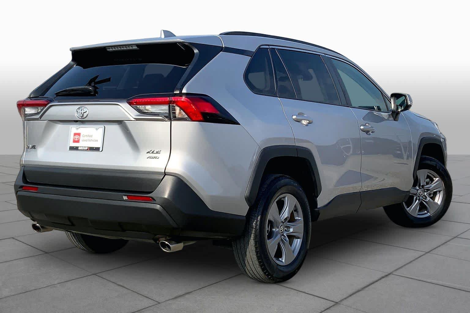 Used 2022 Toyota RAV4 XLE AWD/4WD image 13