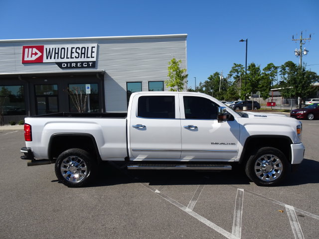 Used 2019 GMC Sierra 2500 Denali w/ Duramax Plus Package AWD/4WD image 3