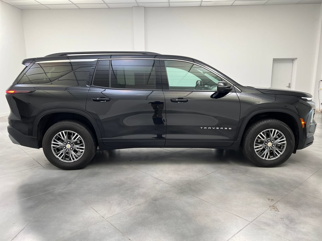 Used 2024 Chevrolet Traverse LT FWD image 10