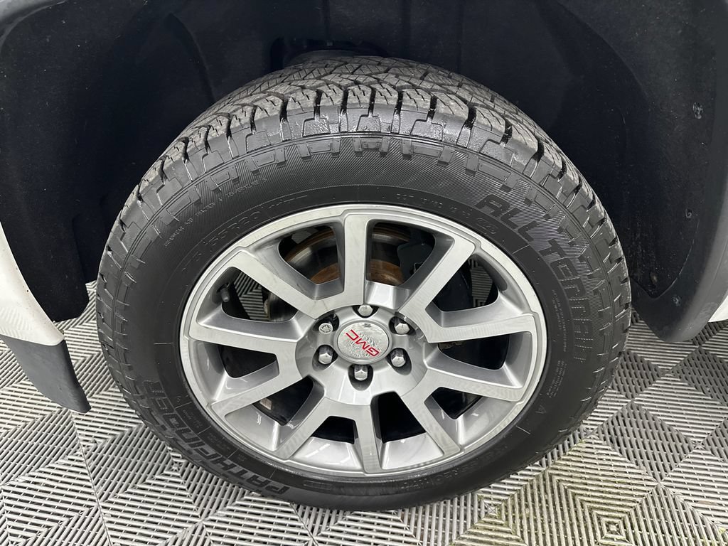 Used 2016 GMC Sierra 1500 Denali w/ Enhanced Driver Alert Package AWD/4WD image 13