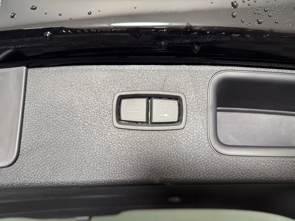 New 2026 Porsche Macan image 18