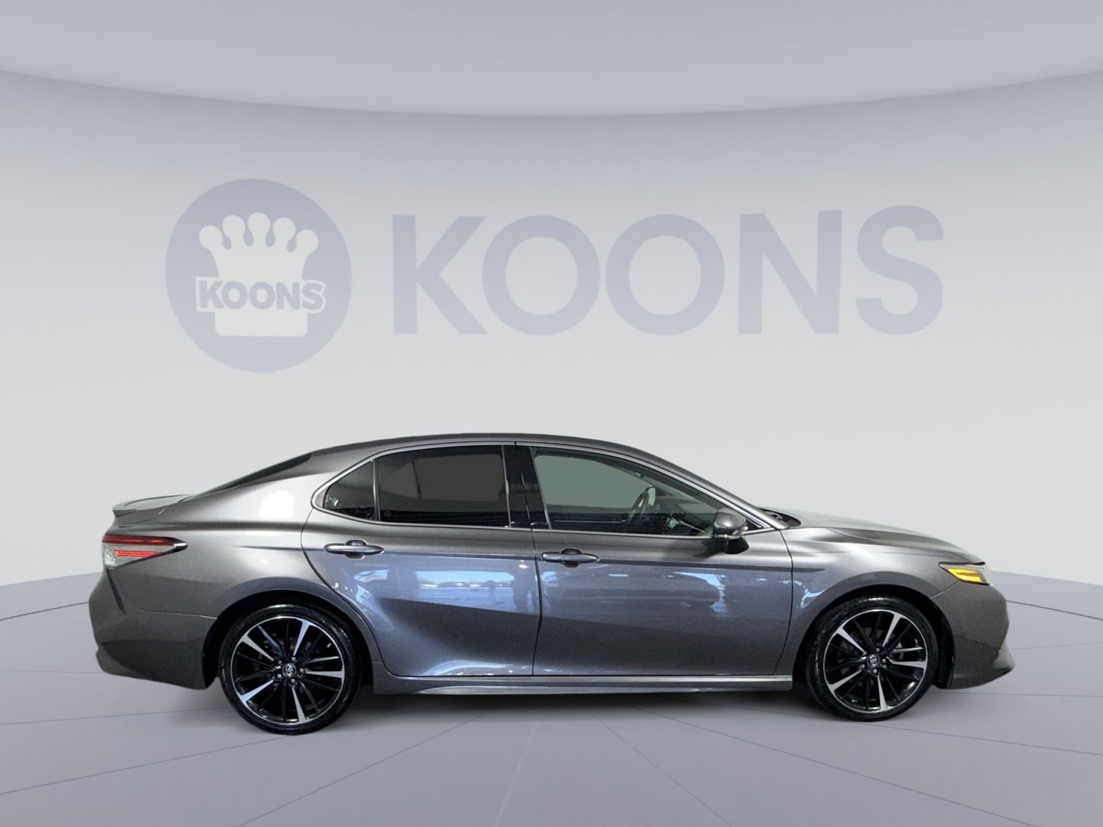 Used 2018 Toyota Camry XSE FWD image 8