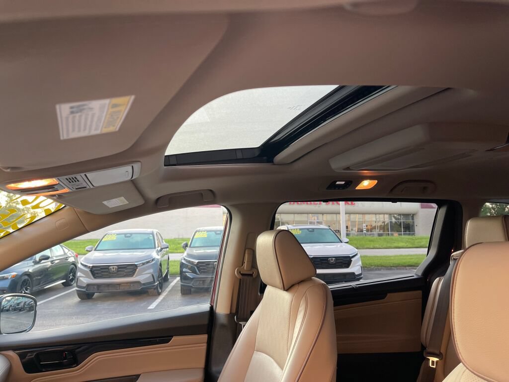 Used 2021 Honda Odyssey Elite image 9