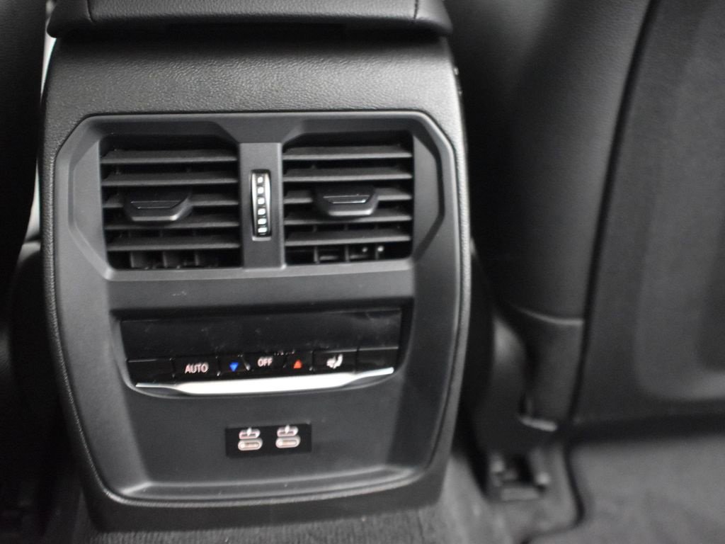New 2026 BMW 330i Sedan w/ M Sport Package image 18