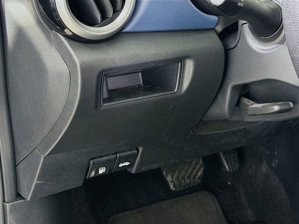 Used 2025 Nissan Versa SV FWD image 12