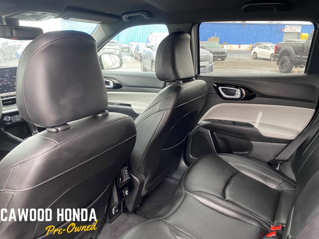 Used 2025 Jeep Compass Limited image 14