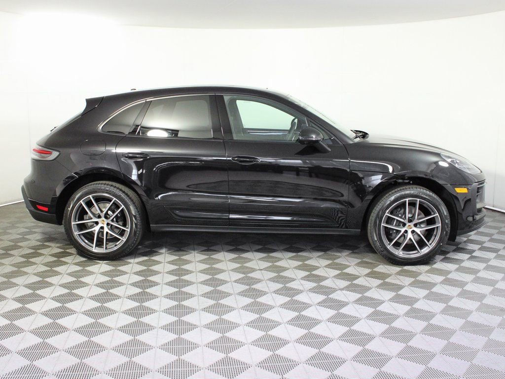 Certified 2025 Porsche Macan image 8