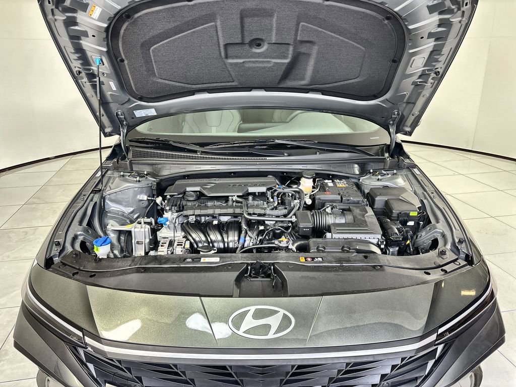 New 2026 Hyundai Elantra SE FWD image 17