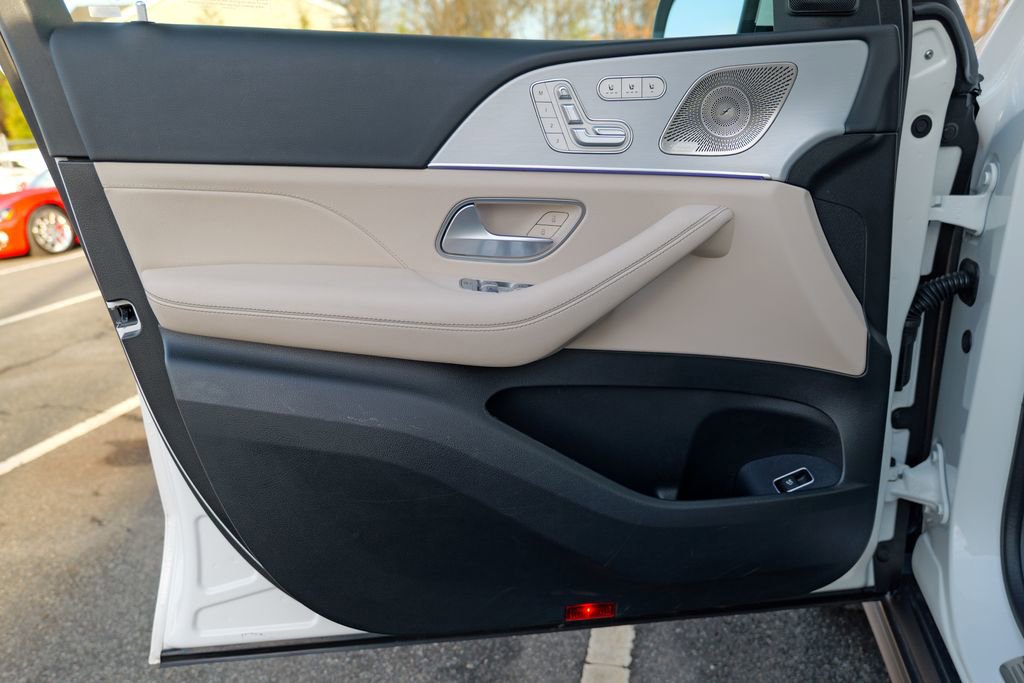 Used 2025 Mercedes-Benz GLS 450 4MATIC image 17