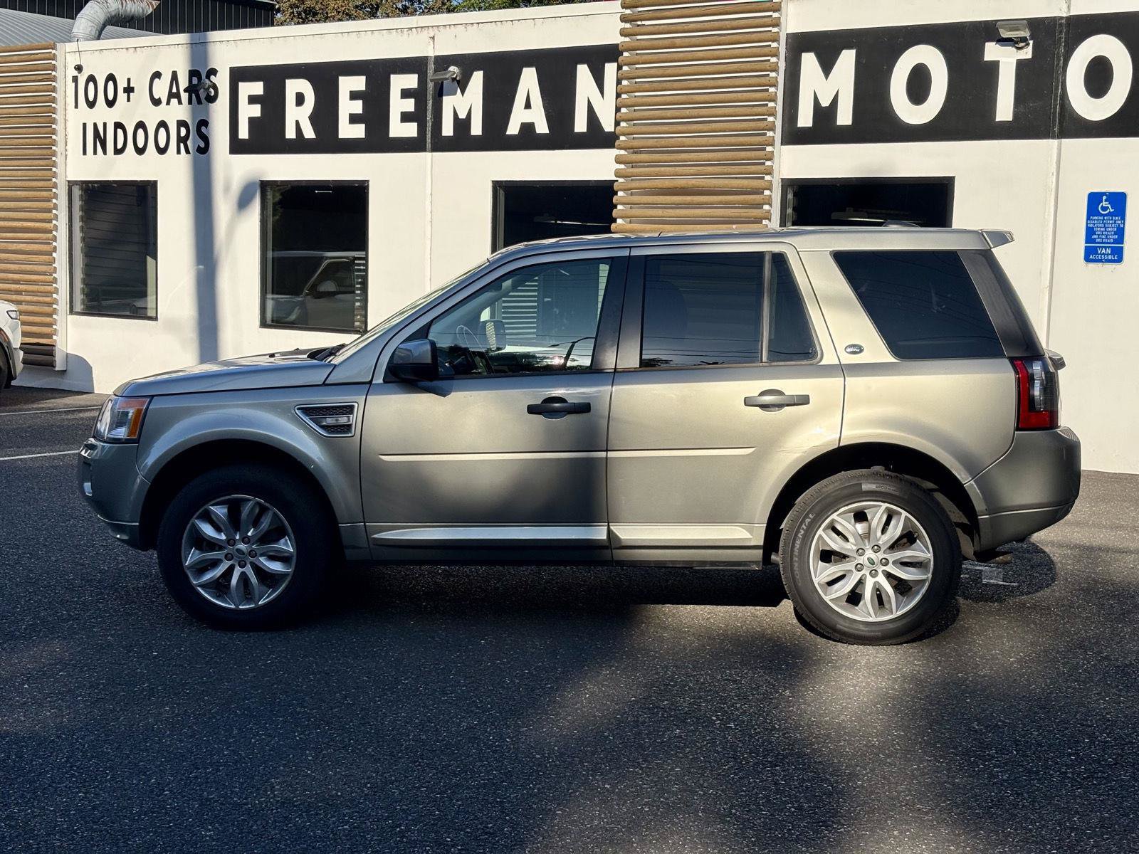 Used 2011 Land Rover LR2 HSE AWD/4WD image 3