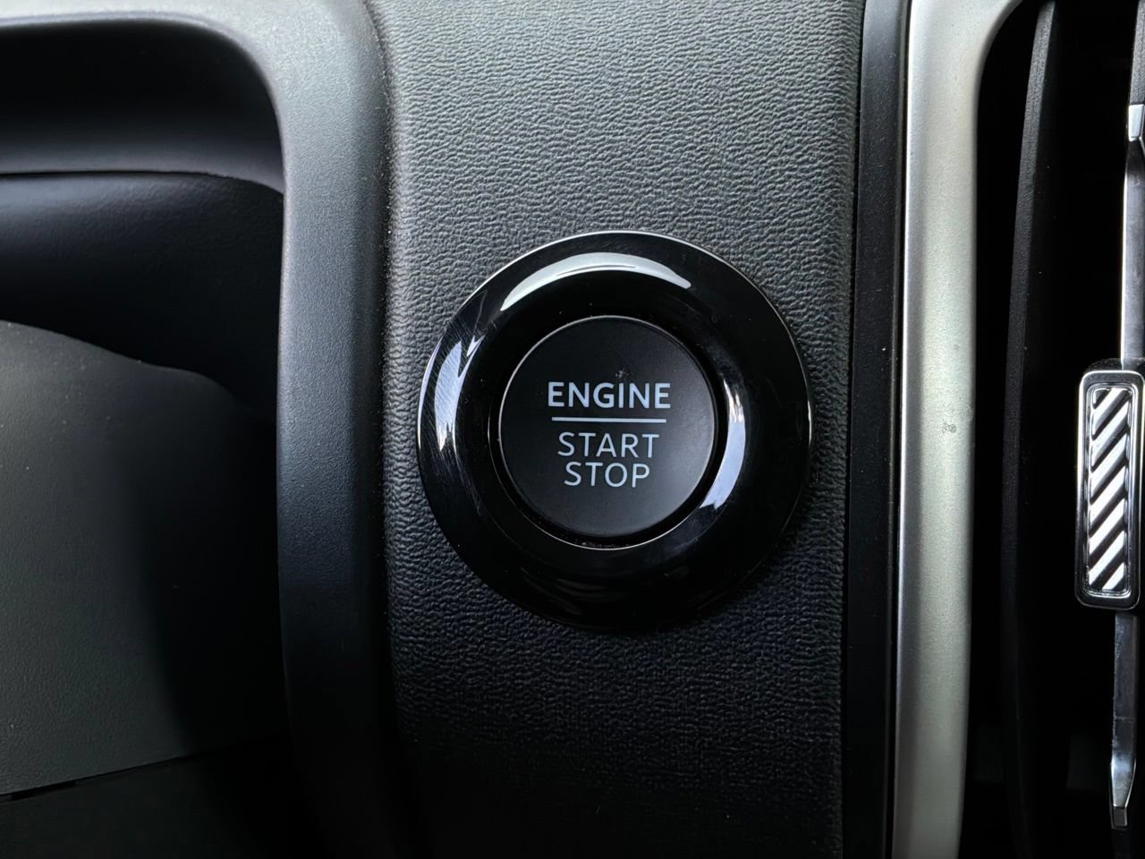 Used 2025 Ford Expedition Active AWD/4WD image 39