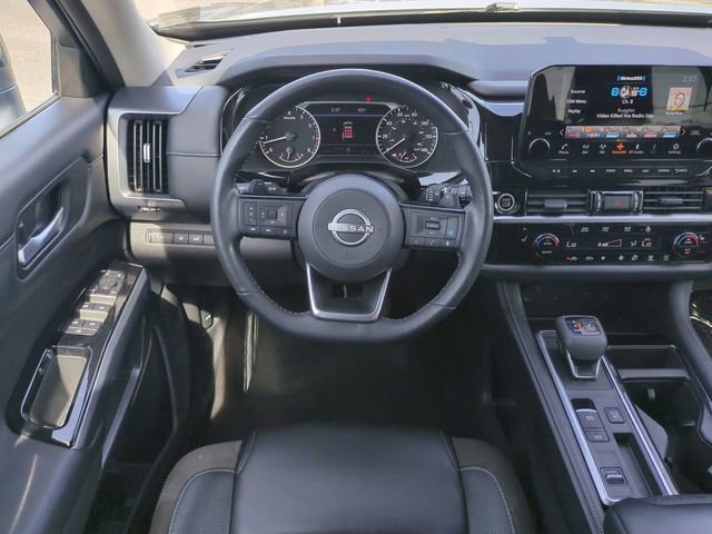 Used 2023 Nissan Pathfinder SL image 16