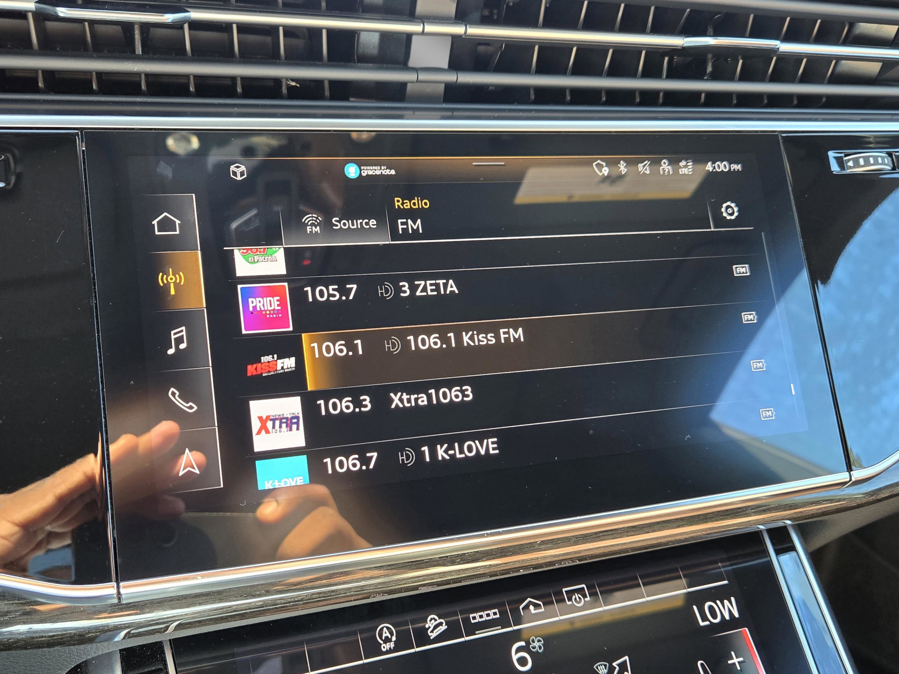 Used 2023 Audi Q8 Premium image 22