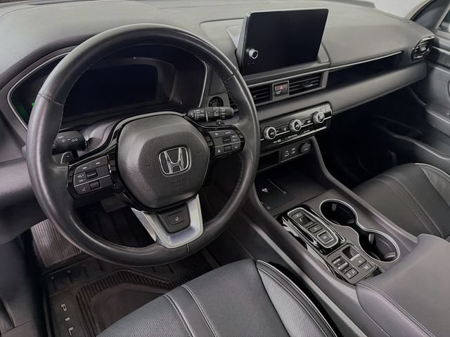 Used 2025 Honda Pilot Elite image 12