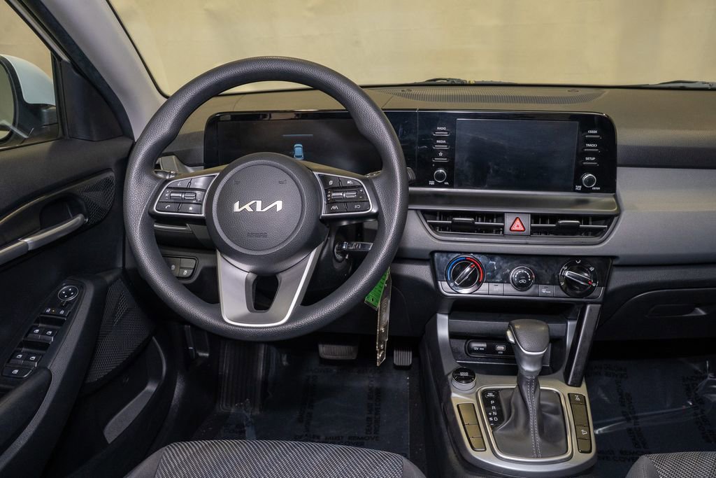 Certified 2024 Kia Seltos LX image 6