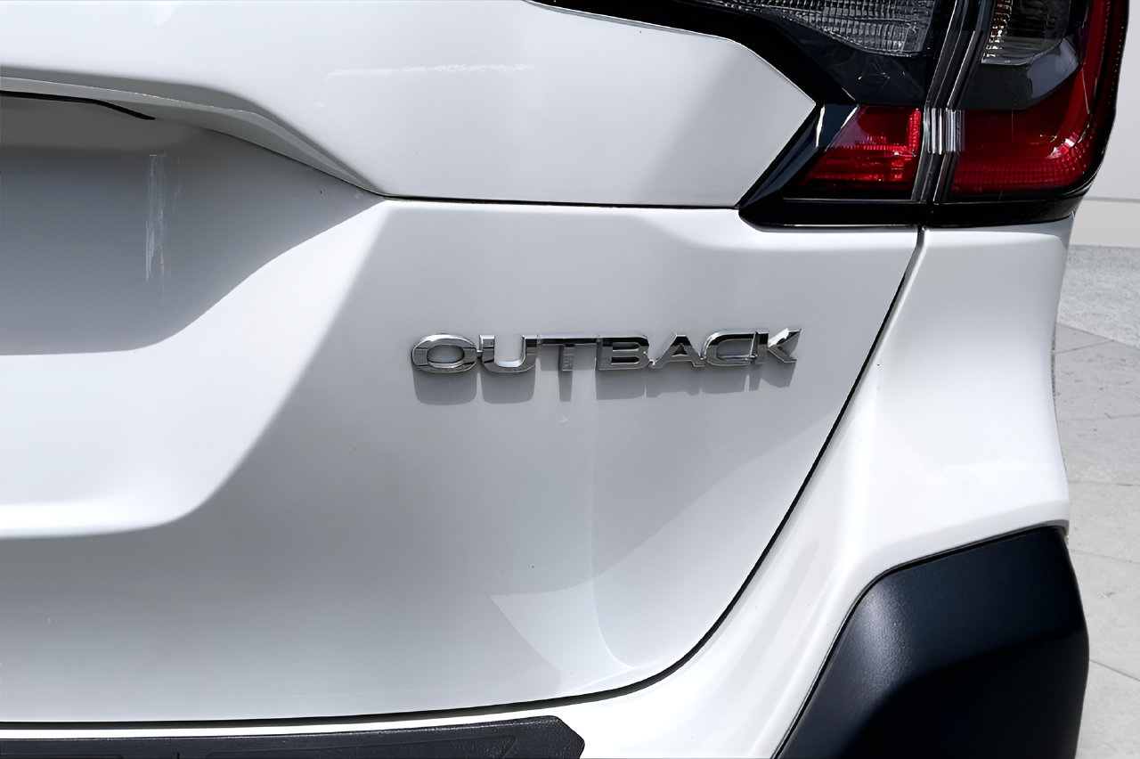 Used 2025 Subaru Outback AWD/4WD image 32