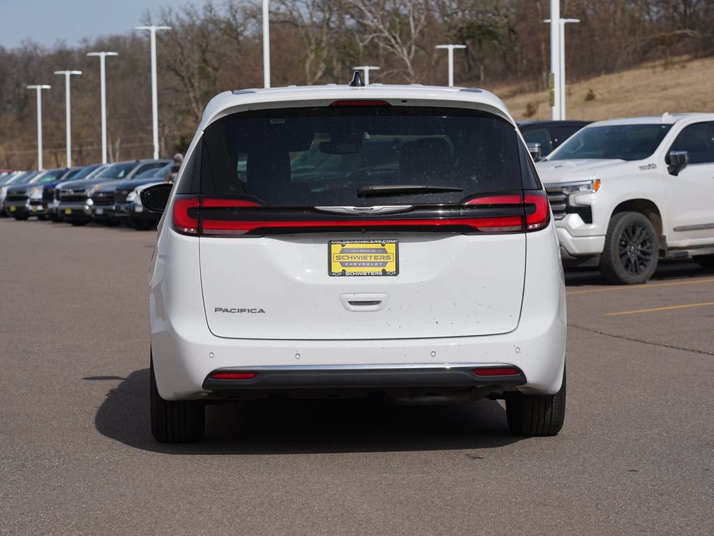 Used 2025 Chrysler Pacifica Select FWD image 4