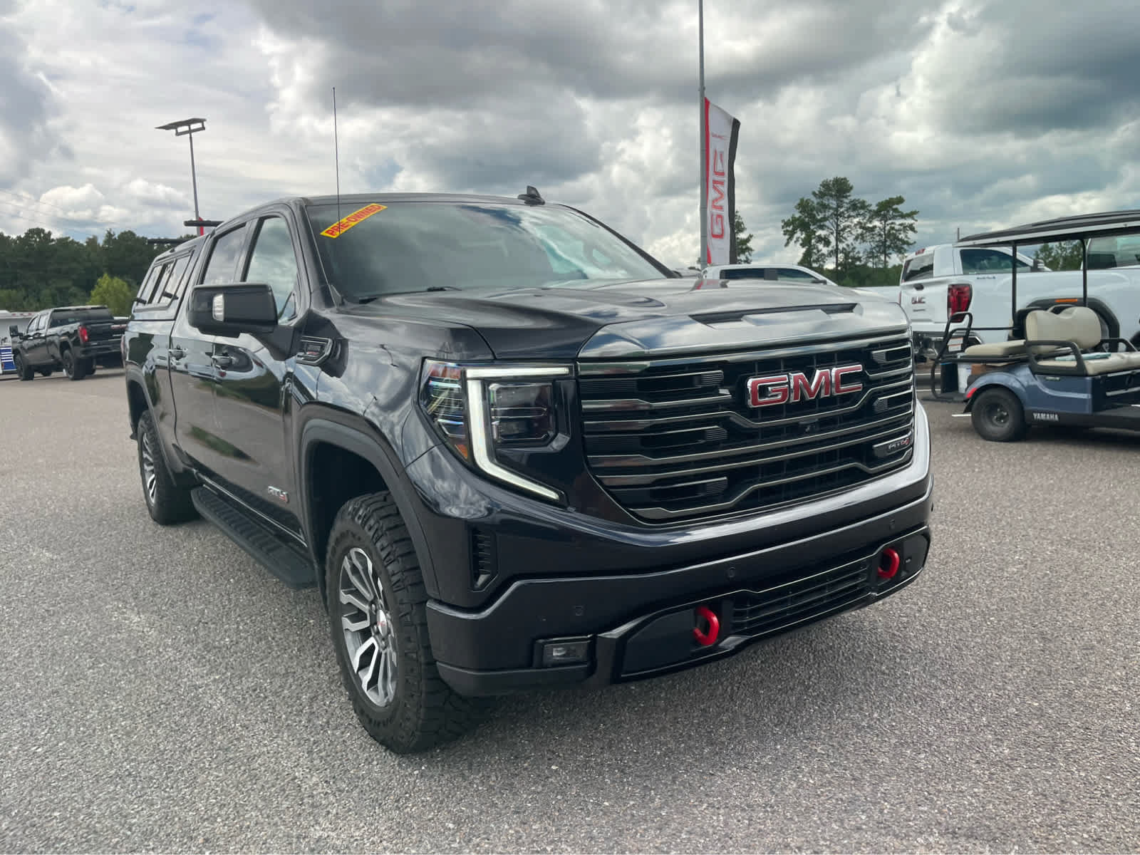 Used 2023 GMC Sierra 1500 AT4 w/ AT4 Premium Package AWD/4WD image 3