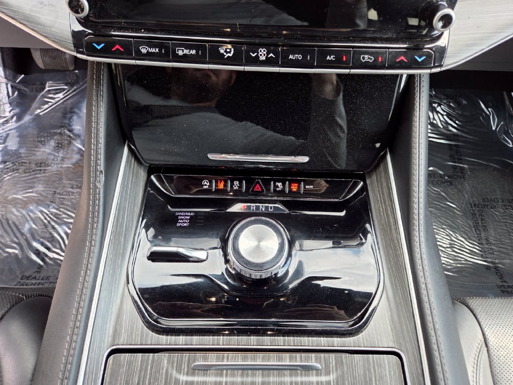 Certified 2024 Jeep Wagoneer Series II AWD/4WD image 33