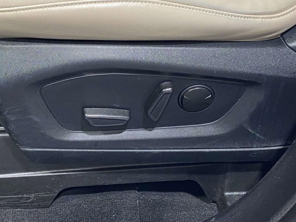 Used 2022 Ford Explorer XLT w/ Equipment Group 202A image 18