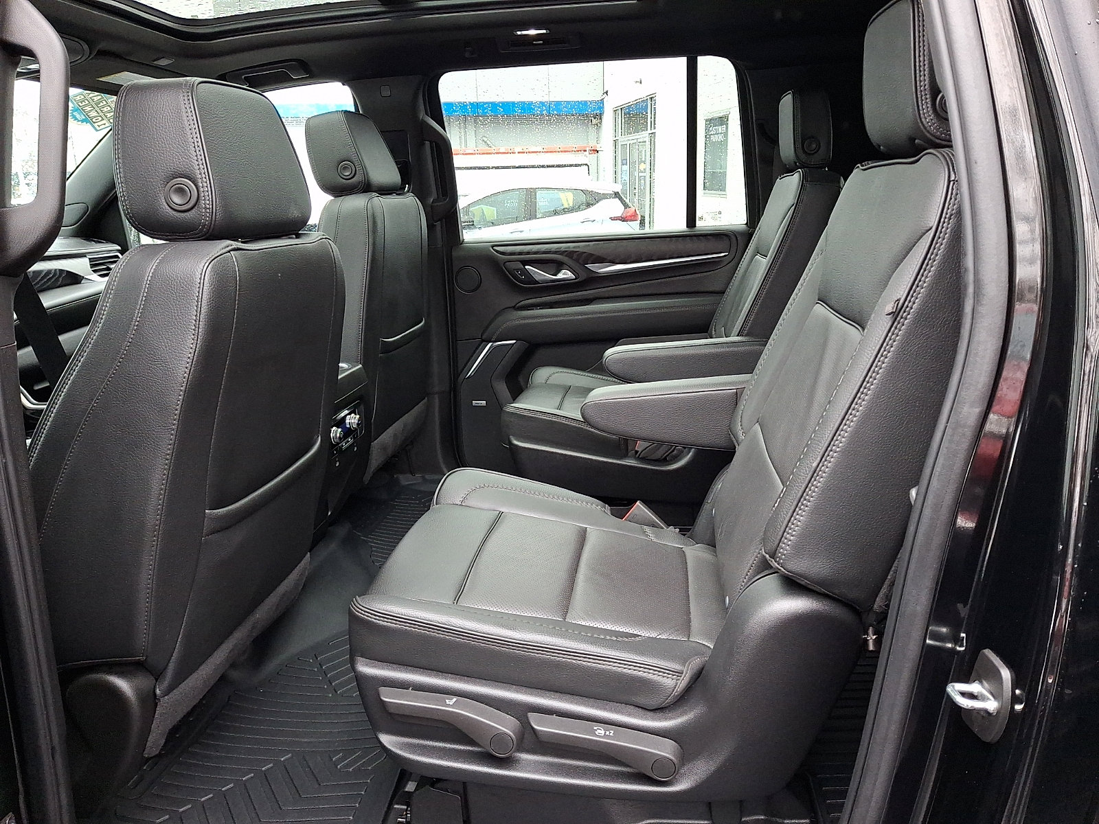 Certified 2024 GMC Yukon XL Denali image 11