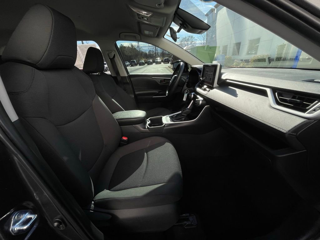 Used 2024 Toyota RAV4 LE image 32