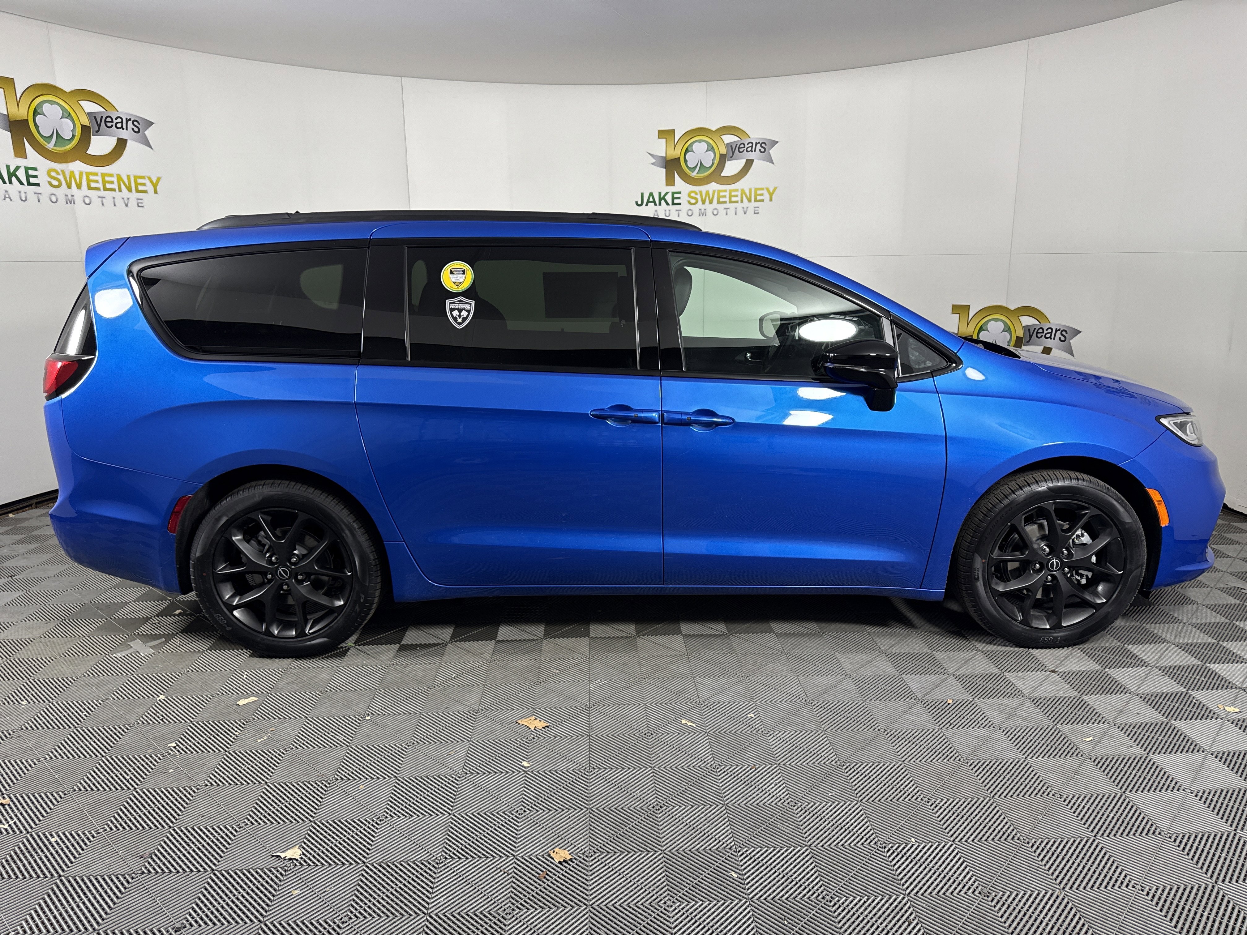 New 2026 Chrysler Pacifica Select image 14