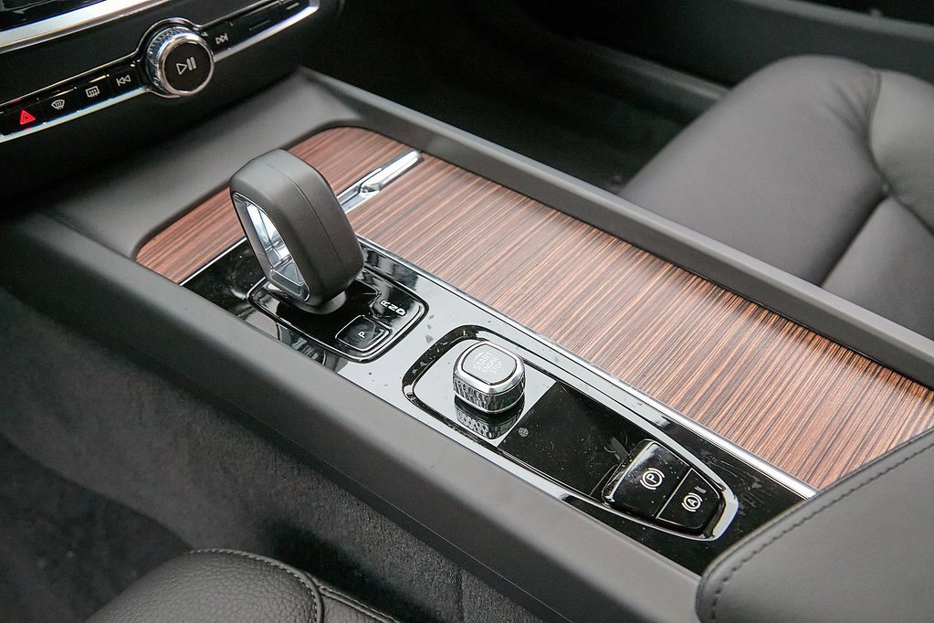 New 2026 Volvo V60 B5 Cross Country Plus w/ Climate Package image 16