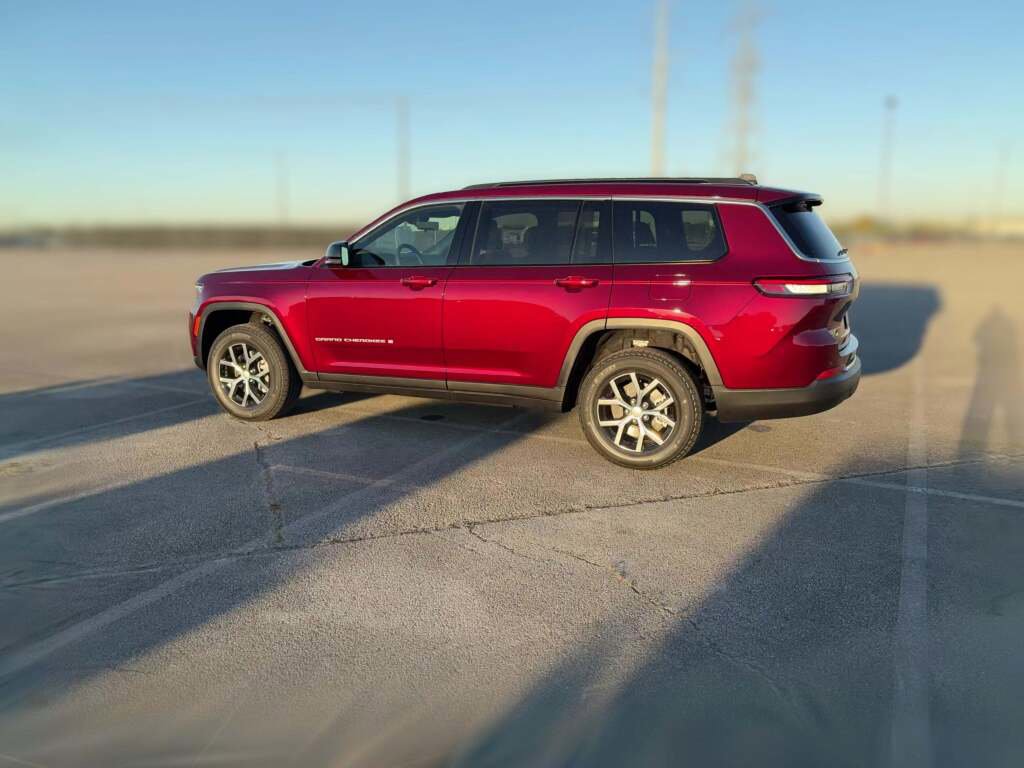 New 2025 Jeep Grand Cherokee L Limited w/ Luxury Tech Group II image 7