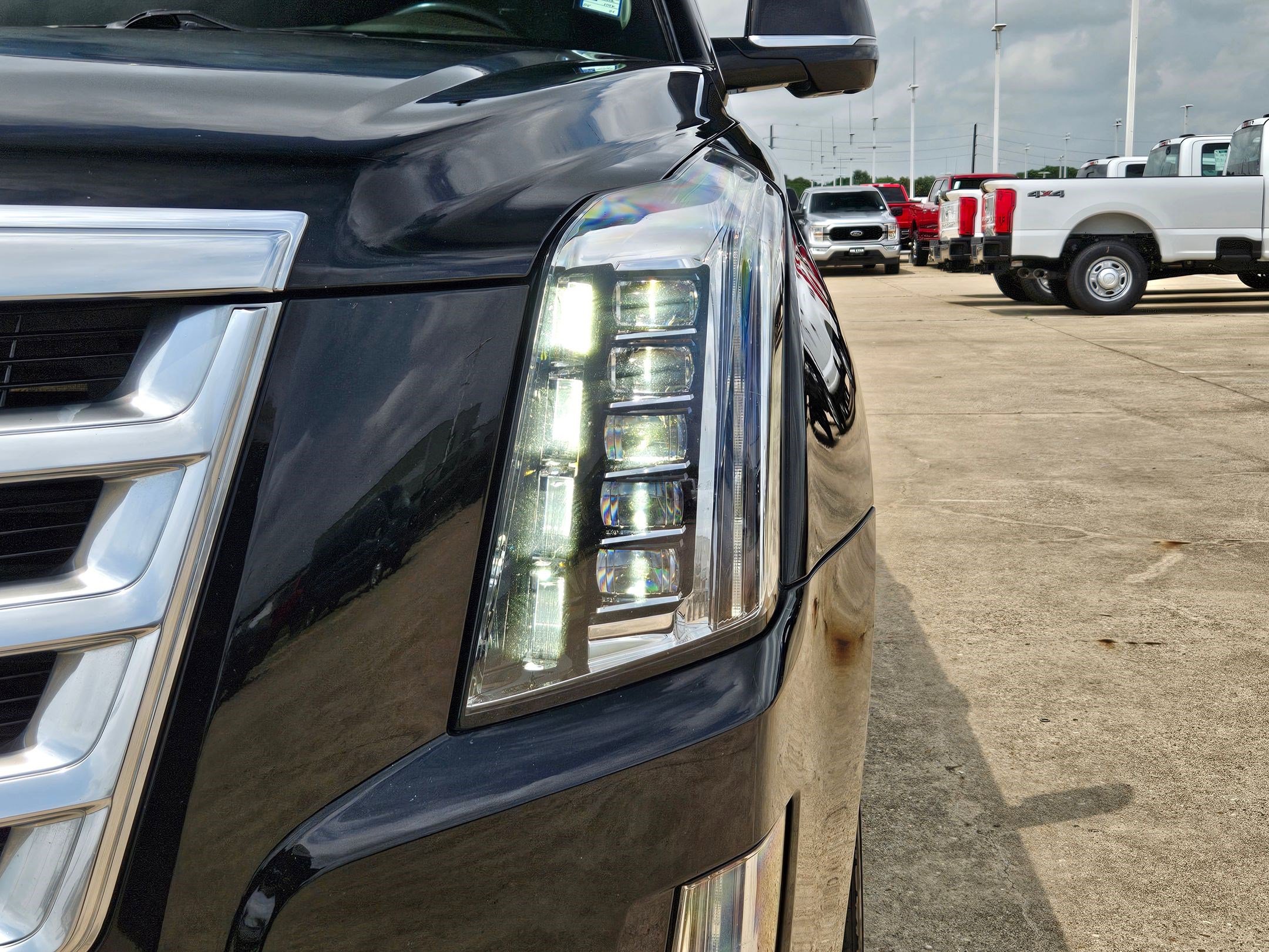 Used 2016 Cadillac Escalade Luxury AWD/4WD image 10