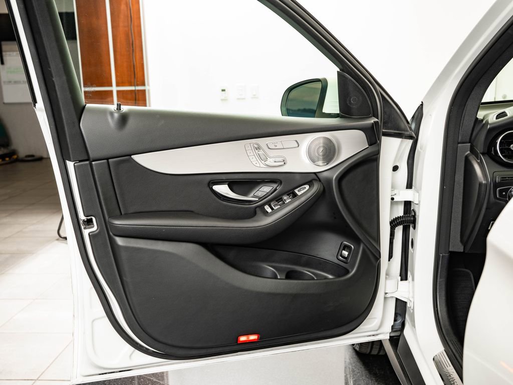 Used 2019 Mercedes-Benz GLC 300 4MATIC image 27