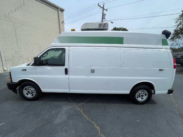 Used 2017 GMC Savana 3500 Extended RWD image 3
