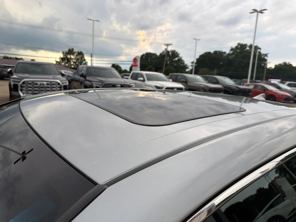 Used 2021 Toyota Avalon Touring w/ Advanced Safety Package FWD image 9