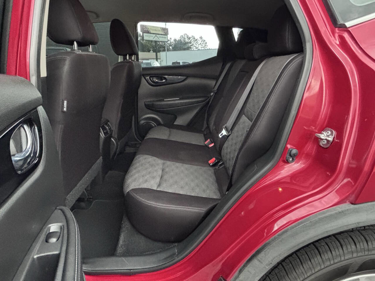 Used 2018 Nissan Rogue Sport SV w/ SV Technology Package image 9